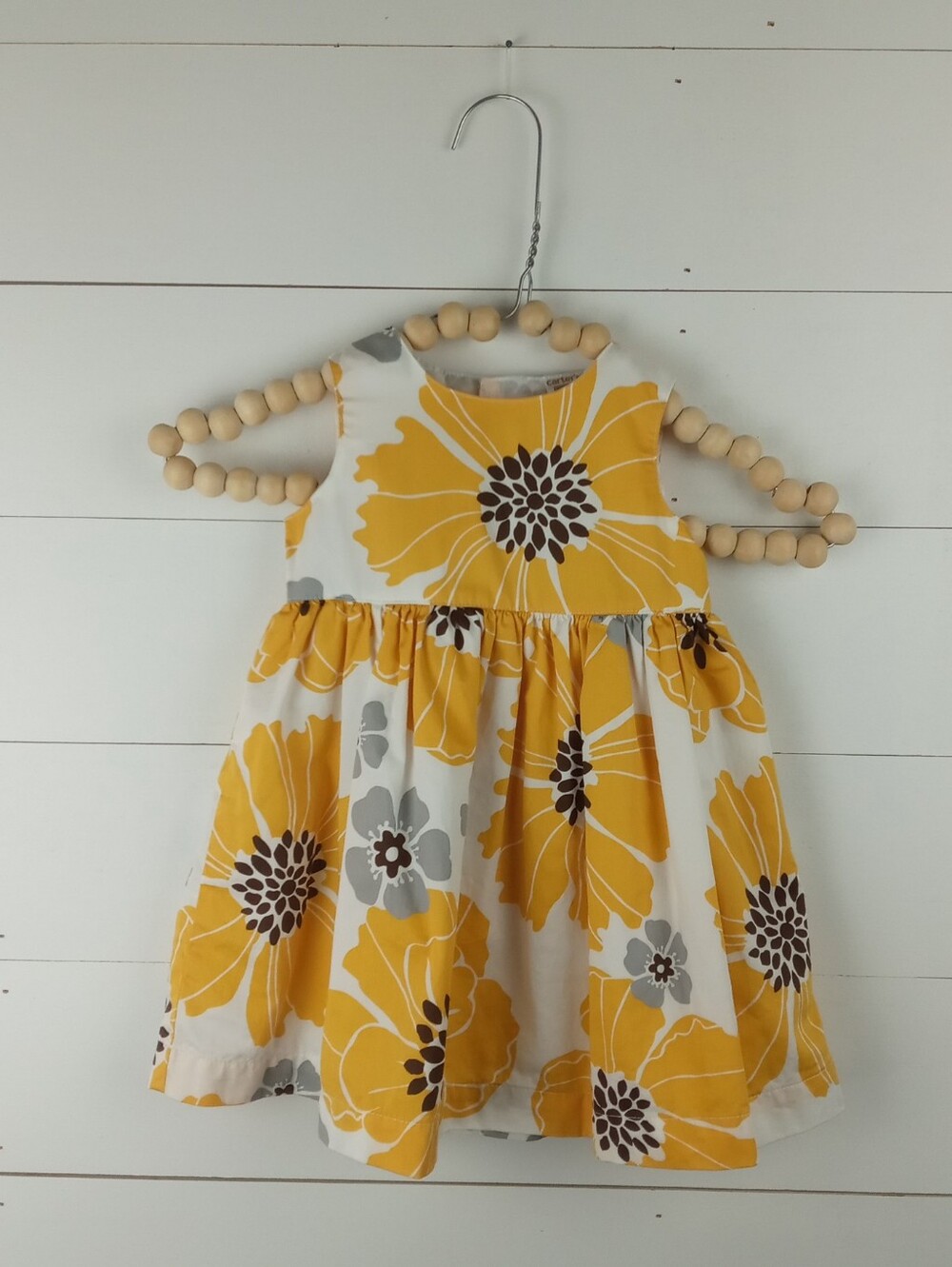 Carter’s girls size 9 mos white and yellow large floral design dress buttons